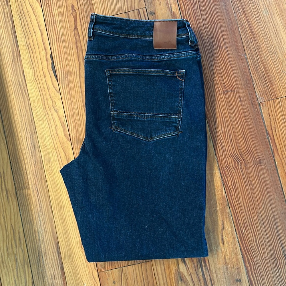 Tommy Bahama men’s jeans. 38x30. Excellent used condition.